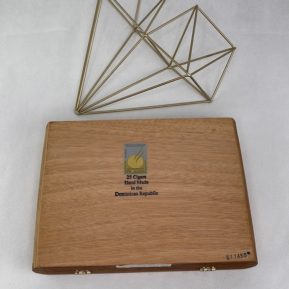 Wooden Cigar Box - Picture 5 of 5